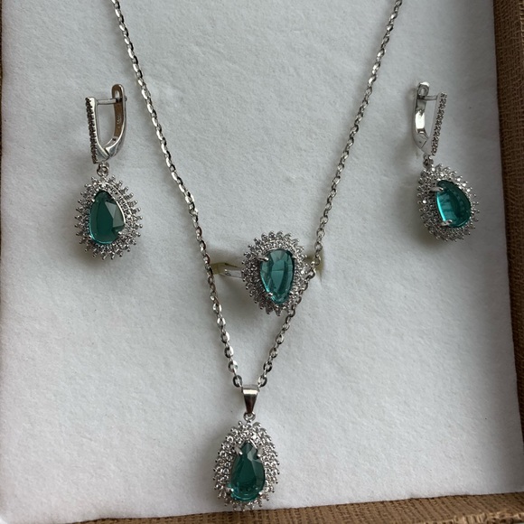 Silver Blue Topaz Set with cubic zirconia - Picture 1 of 7